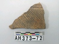 藏品(灰褐色細砂陶片)的圖片